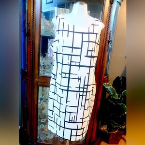 STILLETTO’S Beautiful White and Black Geometrical Dress